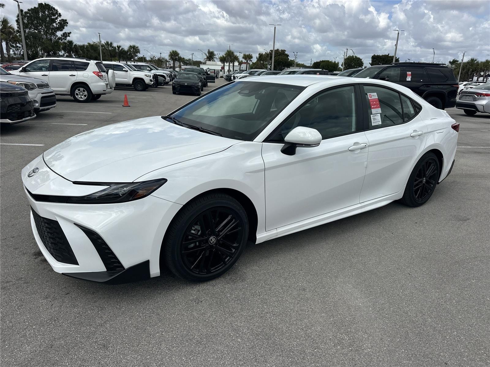 Toyota Camry Se - View 1