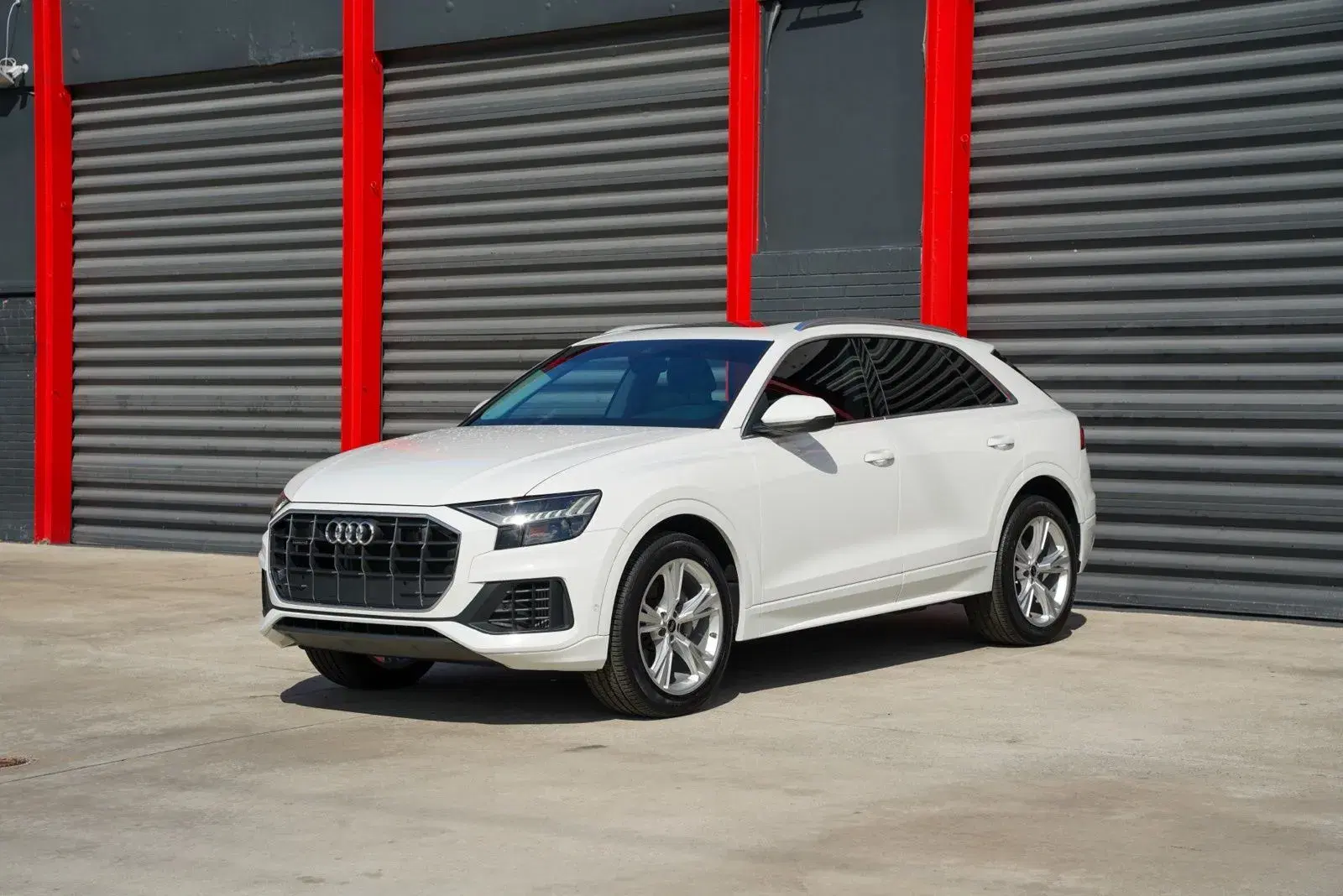 Audi Q8 55 Premium - View 1