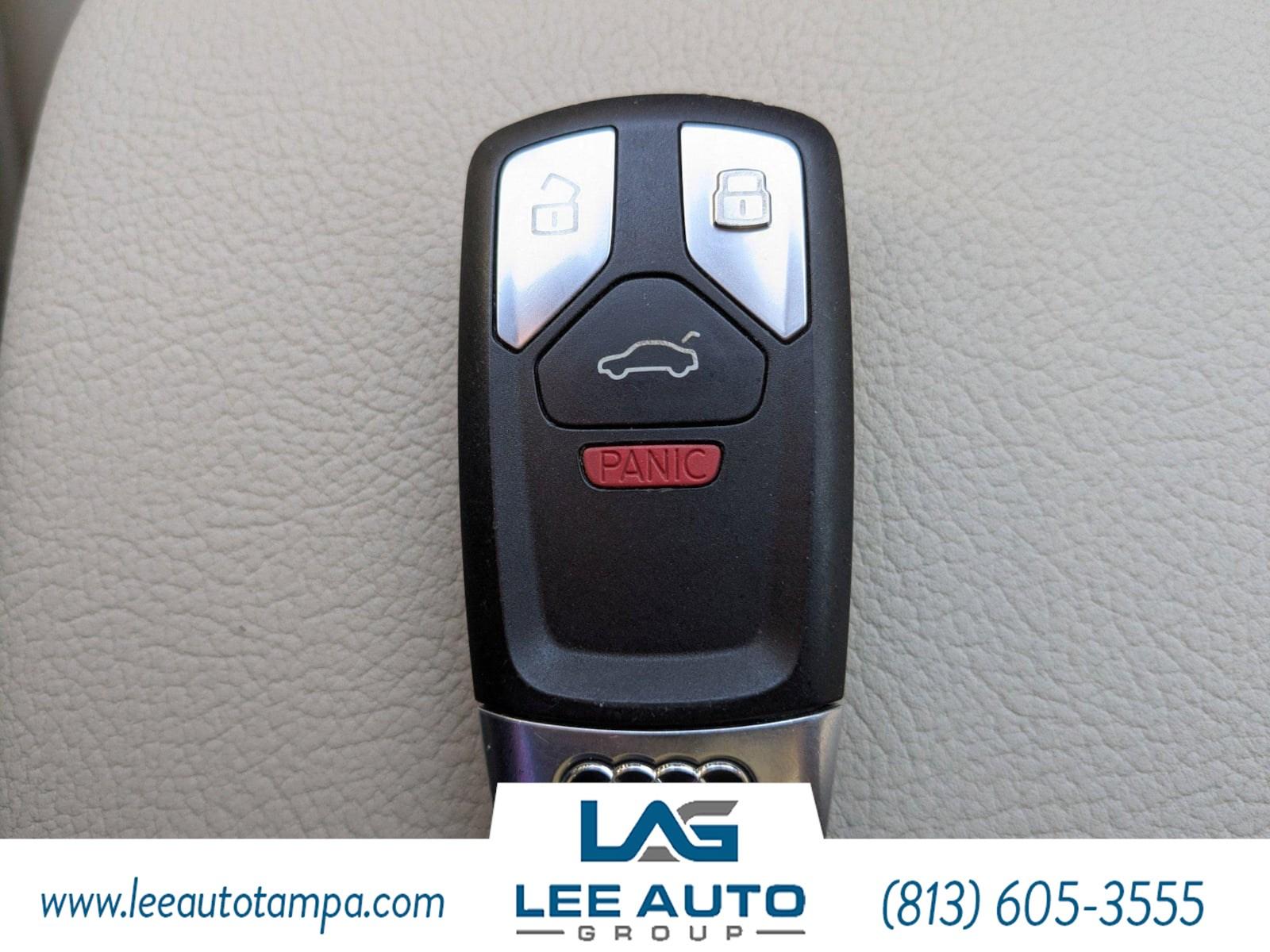 Audi Q5 Premium Plus - View 1