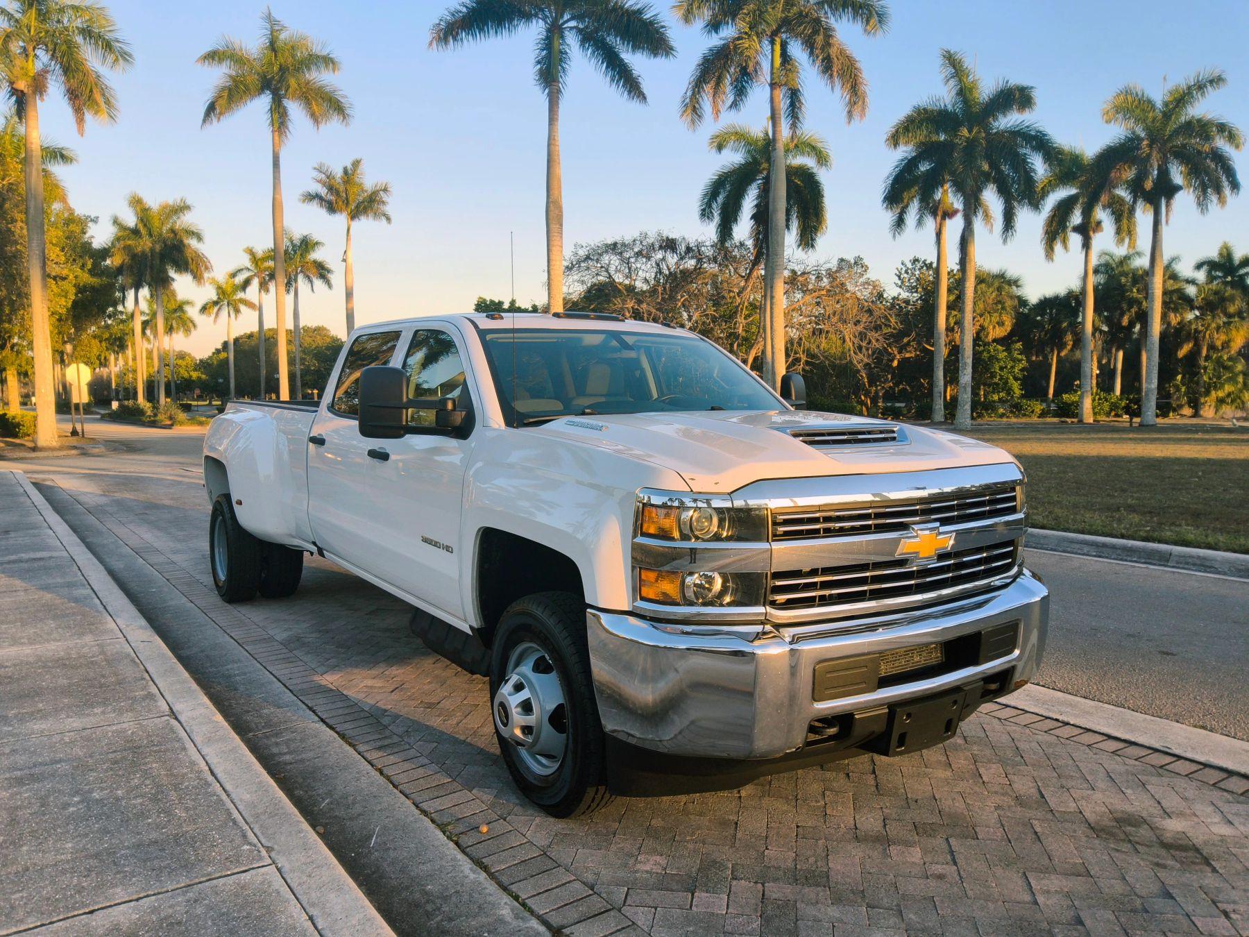Chevrolet Silverado 3500 Hd Crew Cab - View 1